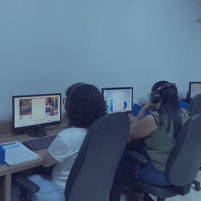 Alunas fazendo aula na Flex Cursos